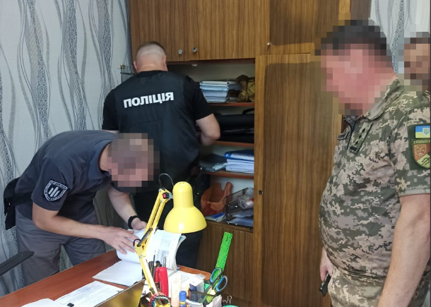 Масові перевірки у військкоматах і лікарських комісіях. ДБР виявляє корупціонерів