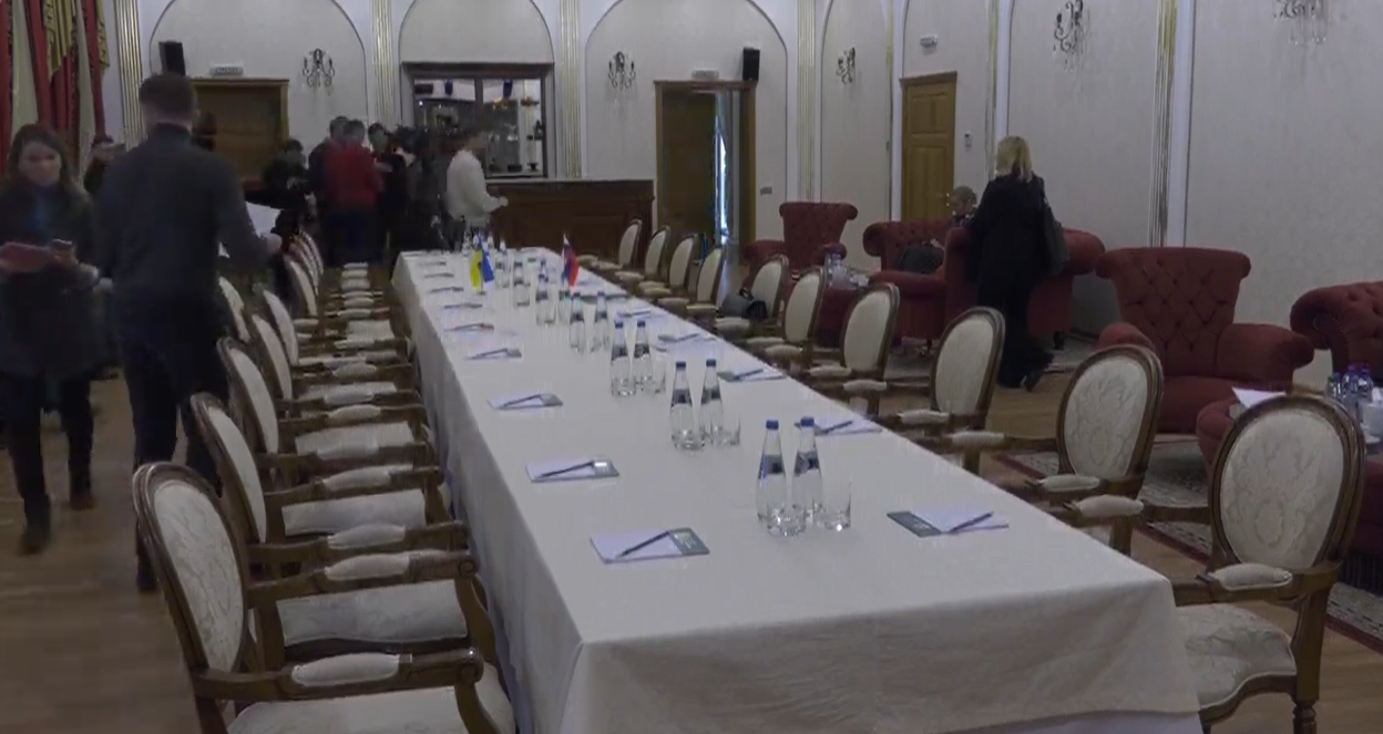 Українсько-російські переговори в «будиночку рибалки» на Прип’яті. Відео підготовки