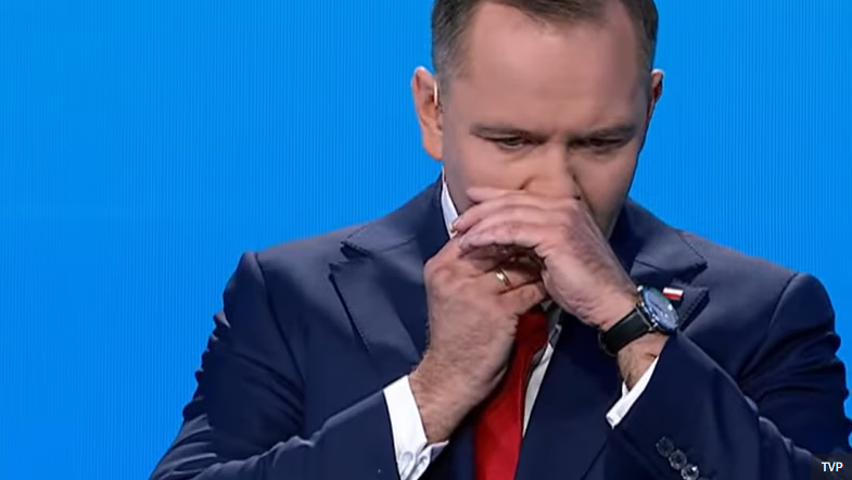 Кандидата в президенти Польщі звинуватили у вживанні наркотиків через дивний жест на дебатах