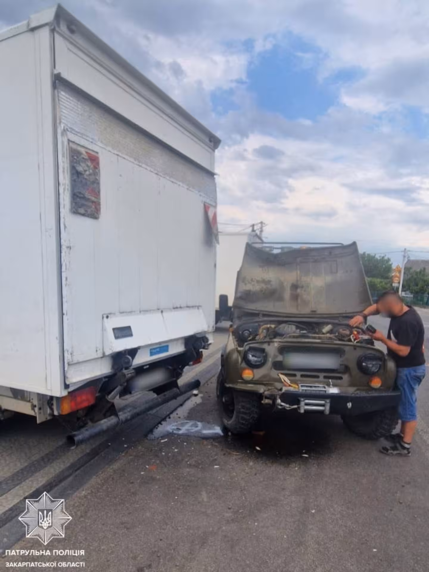 Пʼяний водій на Закарпатті врізався у припарковане авто