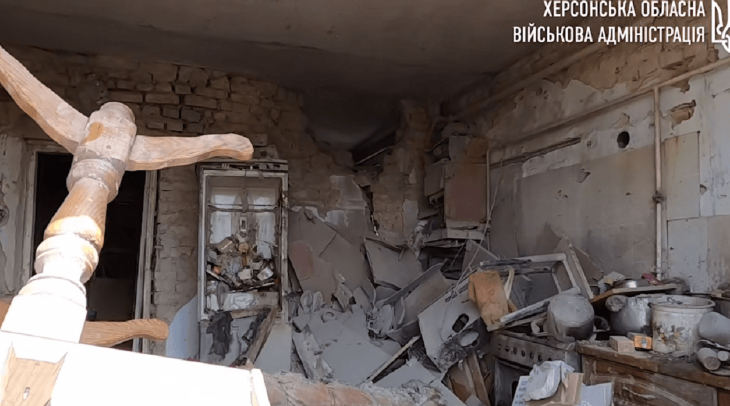 На Херсонщині російський снаряд влучив у будинок подружжя. Жінка загинула на місці