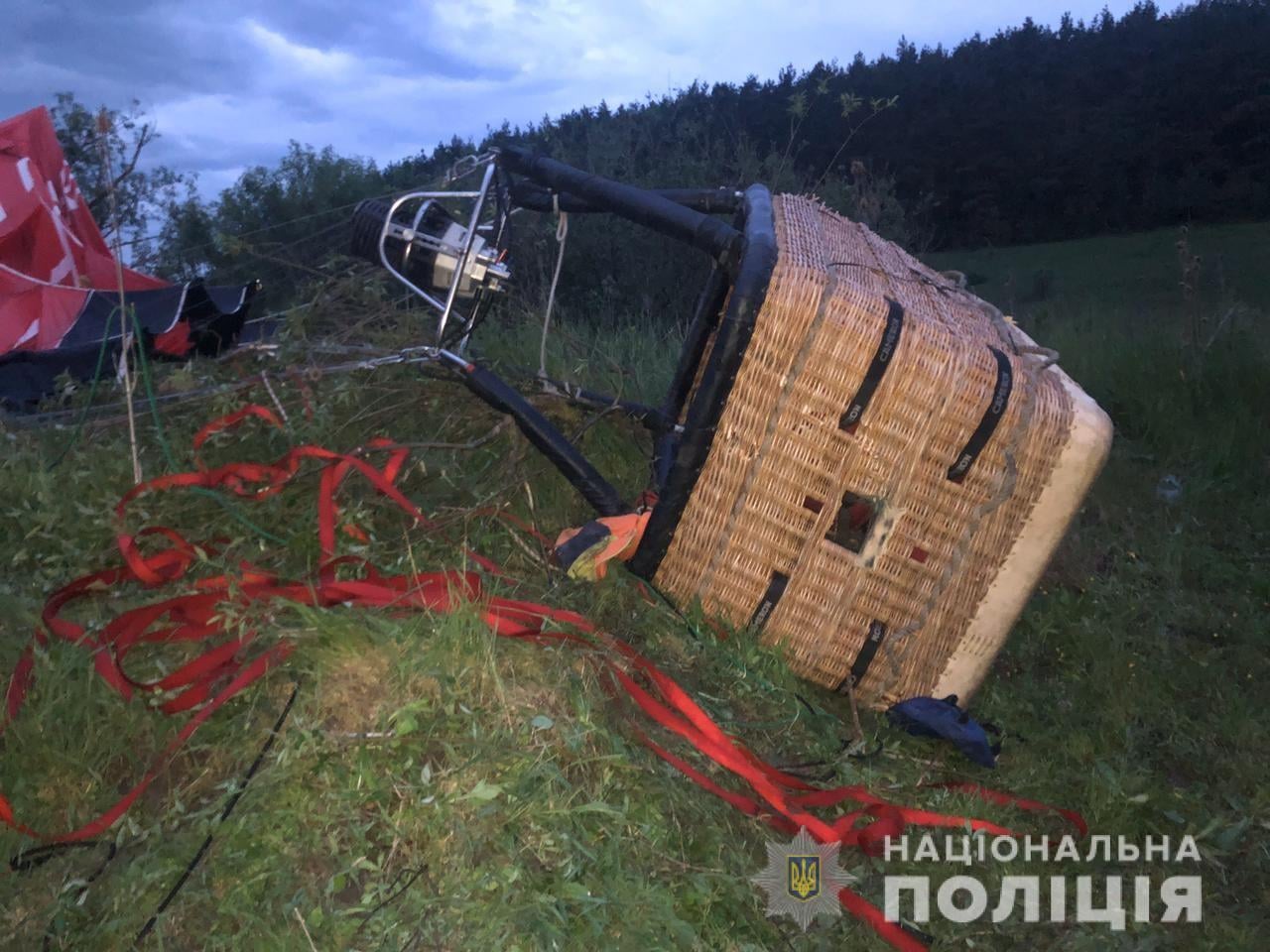 На Хмельниччині впала повітряна куля: є загиблий та постраждалі