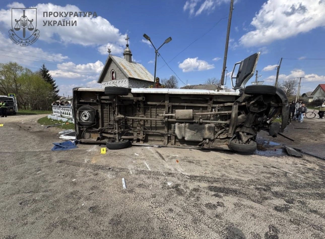 Масштабна аварія на Франківщині: прокуратура вимагає арешту для адвоката (фото)