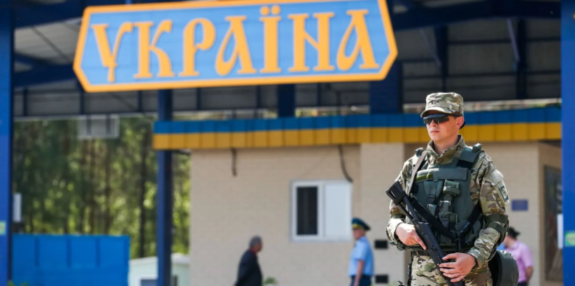 Українські прикордонники збили російський дрон із вибухівкою