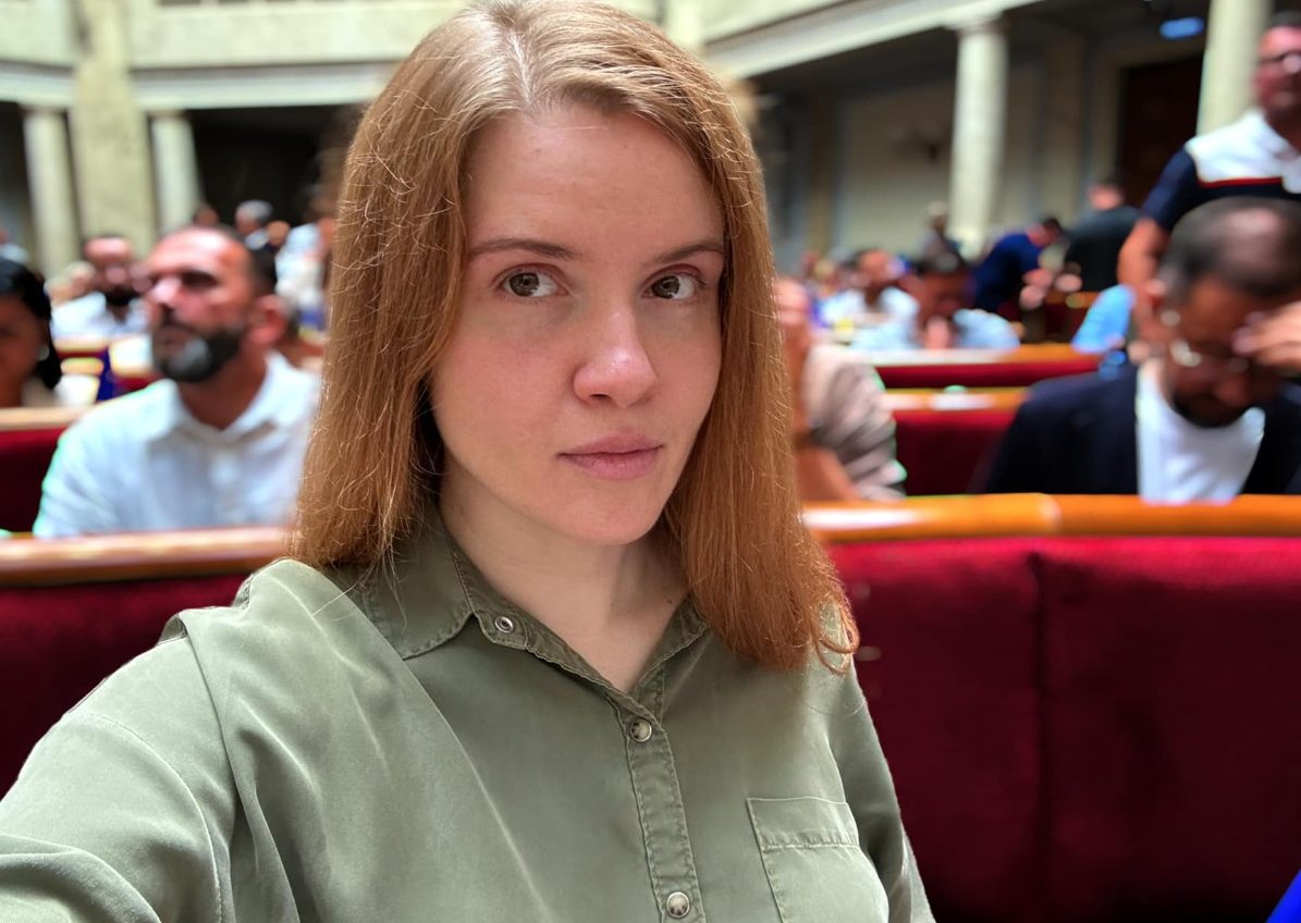 Суд змусив Безуглу вибачитися перед бригадним генералом