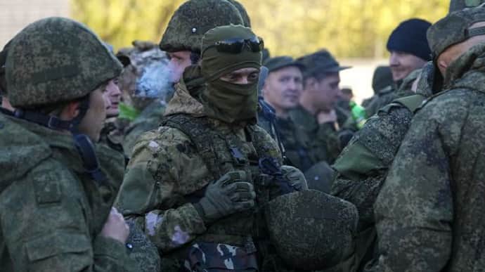 Російські дезертири втекли з бойових позицій на Луганщині. Їх шукають вертольотами