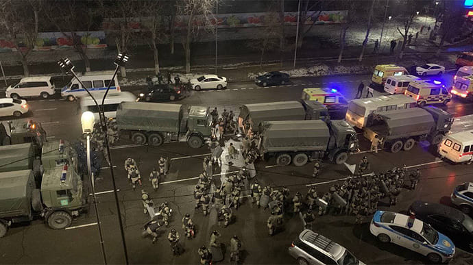 Зачистки і ліквідація. Влада Казахстану планує повернути контроль за 2-3 дні