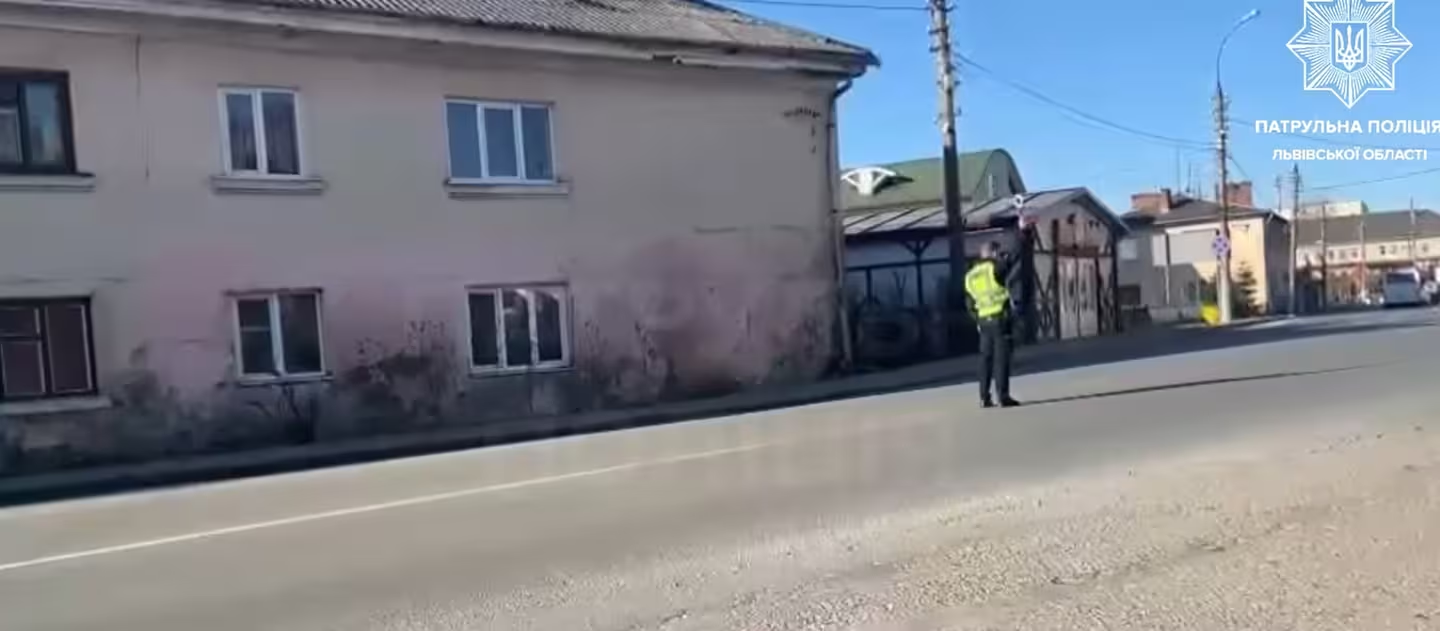 На Львівщині оштрафували водія, який проігнорував хвилину мовчання