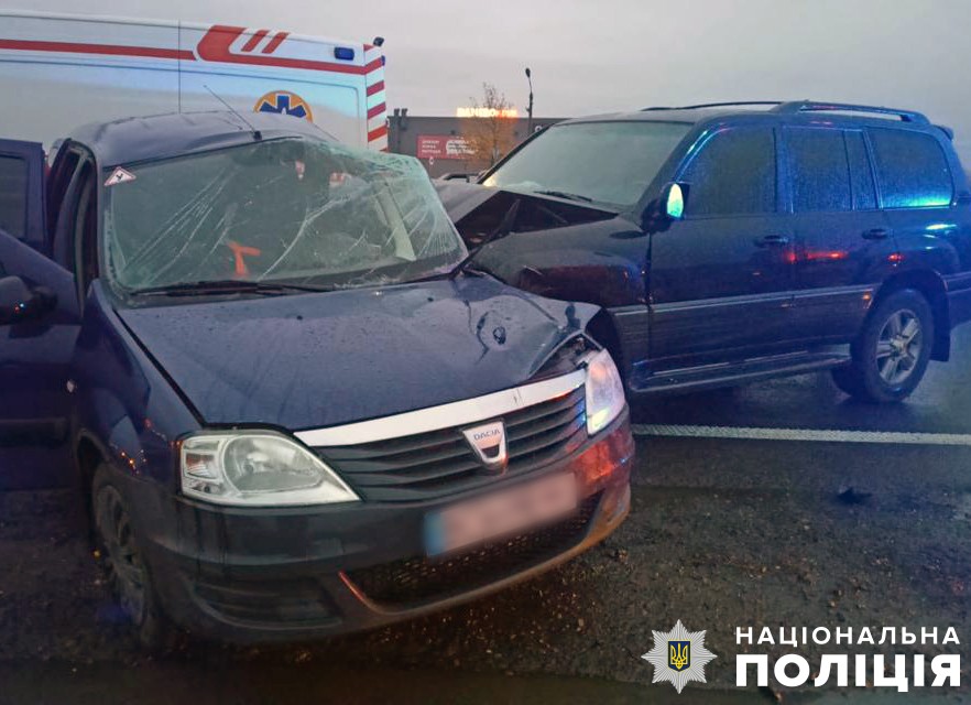 На Львівщині зіткнулися дві автівки: один загиблий, двоє поранених