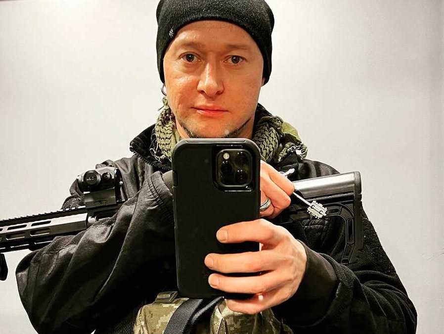 Лідер гурту «Бумбокс» потрапив під мінометний обстріл окупантів та отримав поранення