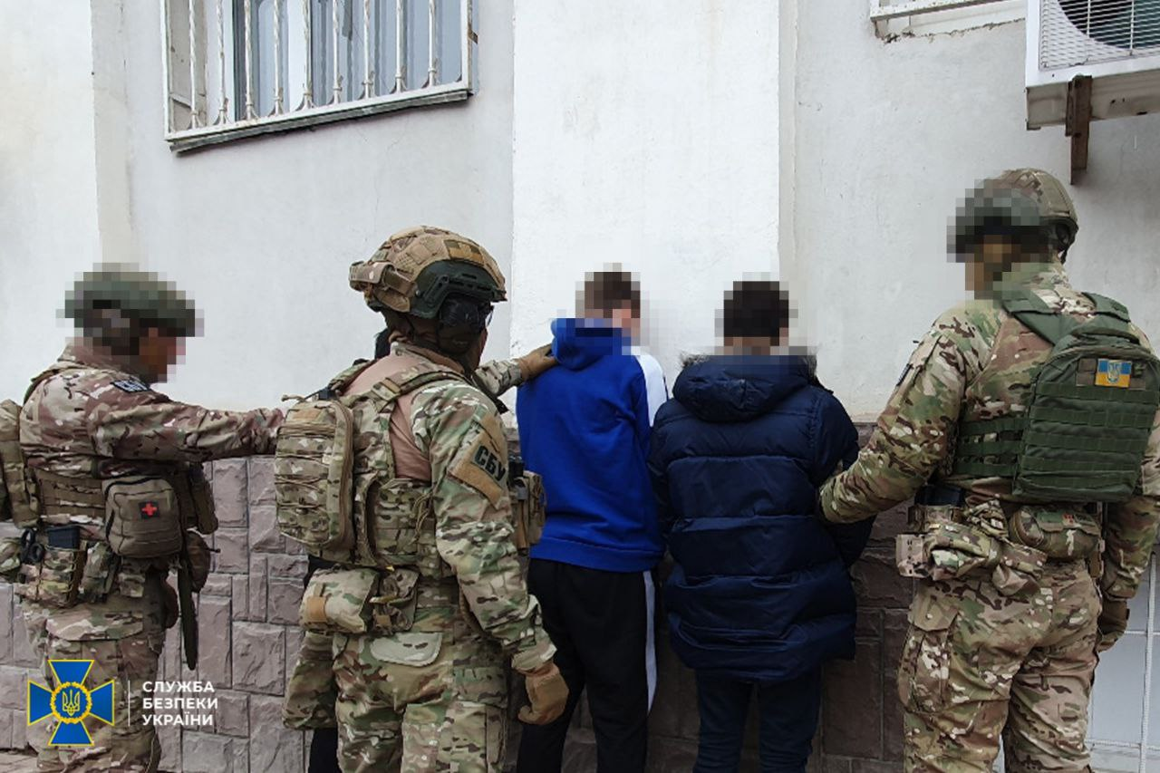 СБУ затримала агентів РФ, як намагалися спалити поїзд (фото)