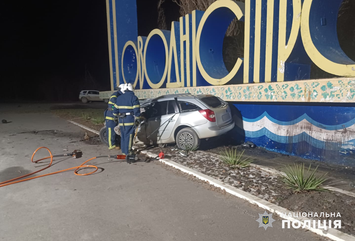 Врізався у бетонну стелу: на Буковині загинув 17-річний водій
