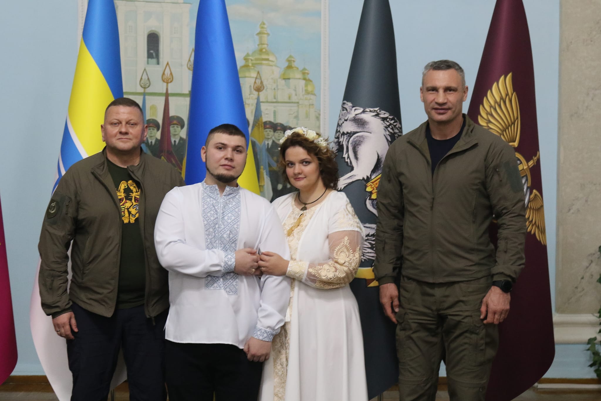 Залужний і Кличко стали одними з головних дійових осіб під час весілля офіцера ЗСУ