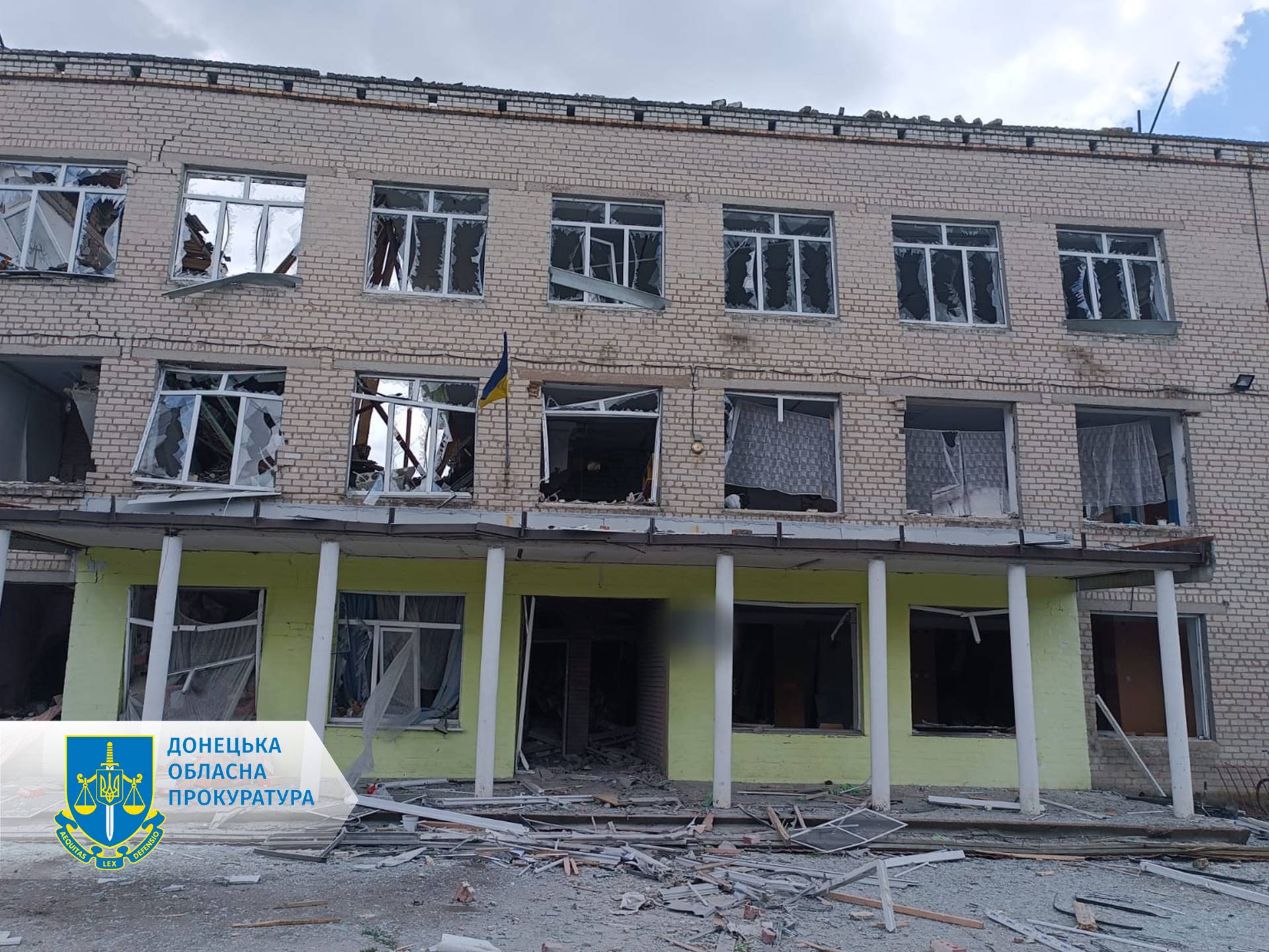 Загинули вчителька та бухгалтерка. Рашисти обстріляли школу на Донеччині