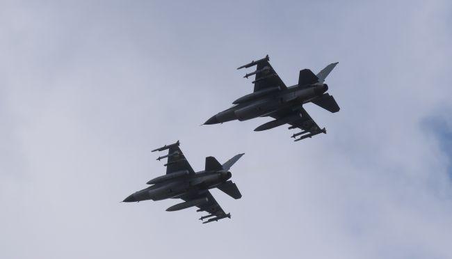Сьогодні українські пілоти F-16 збили 10 повітряних цілей, – Зеленський