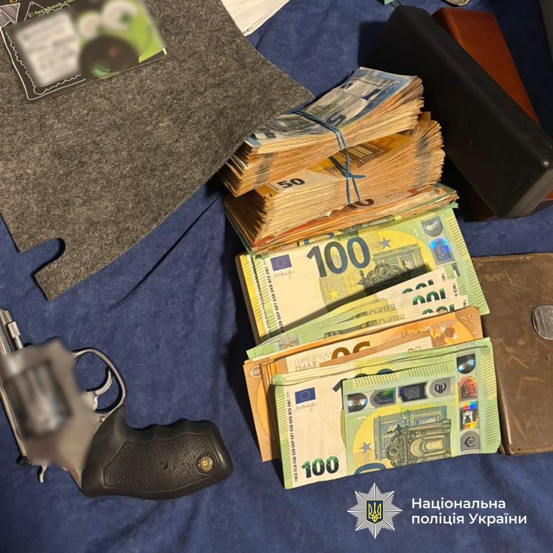 На Львівщині викрили канал контрабанди наркотиків: вилучено кокаїн на 7 мільйонів гривень