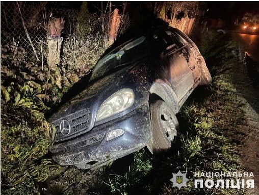 Викрав Mercedes і застряг у сусідньому районі: на Львівщині затримали автокрадія