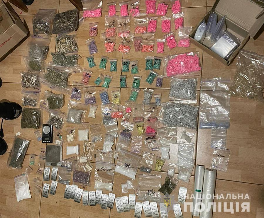 Двох столичних наркозбувачів спіймали з «товаром» на 2 мільйони гривень