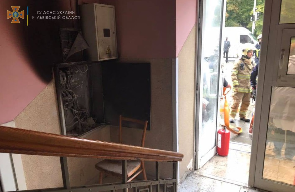 ДСНС: У Львові сталася пожежа в дитячій поліклініці