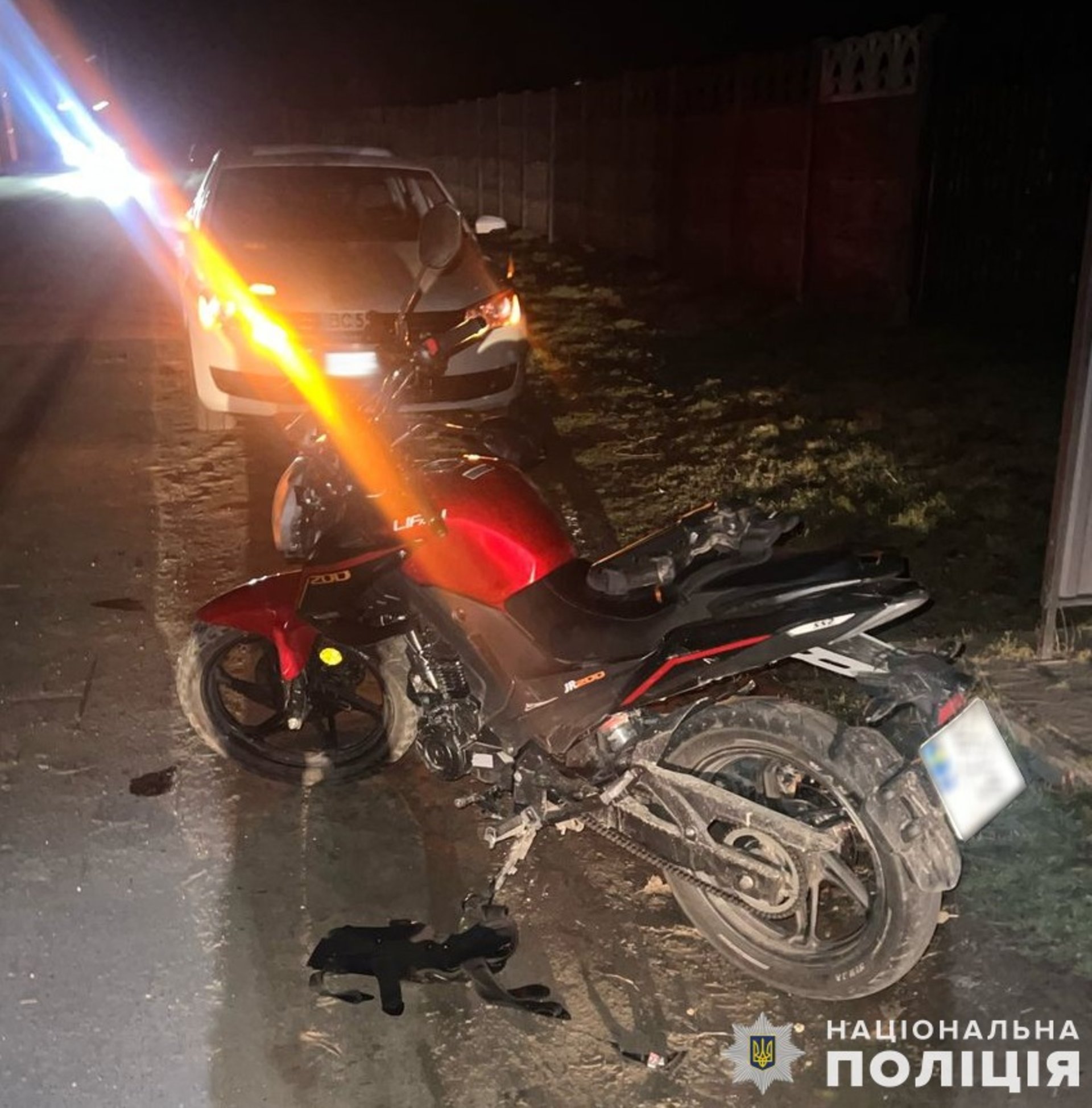 На Львівщині мотоцикл збив пішохода: подробиці аварії (фото)