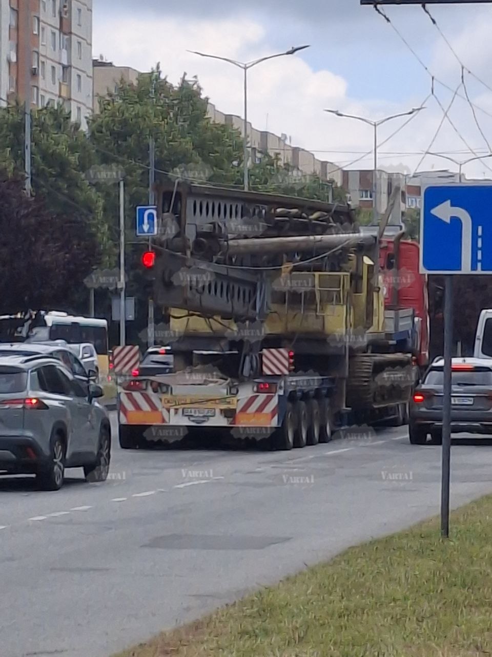 У Львові трейлер обірвав тролейбусні проводи: фото з місця