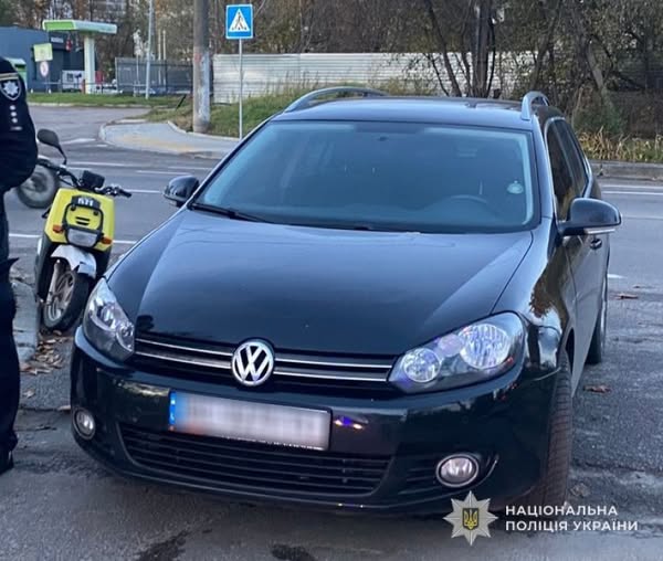 У Львові зіткнулися скутер на легкове авто: 19-річний водій у лікарні