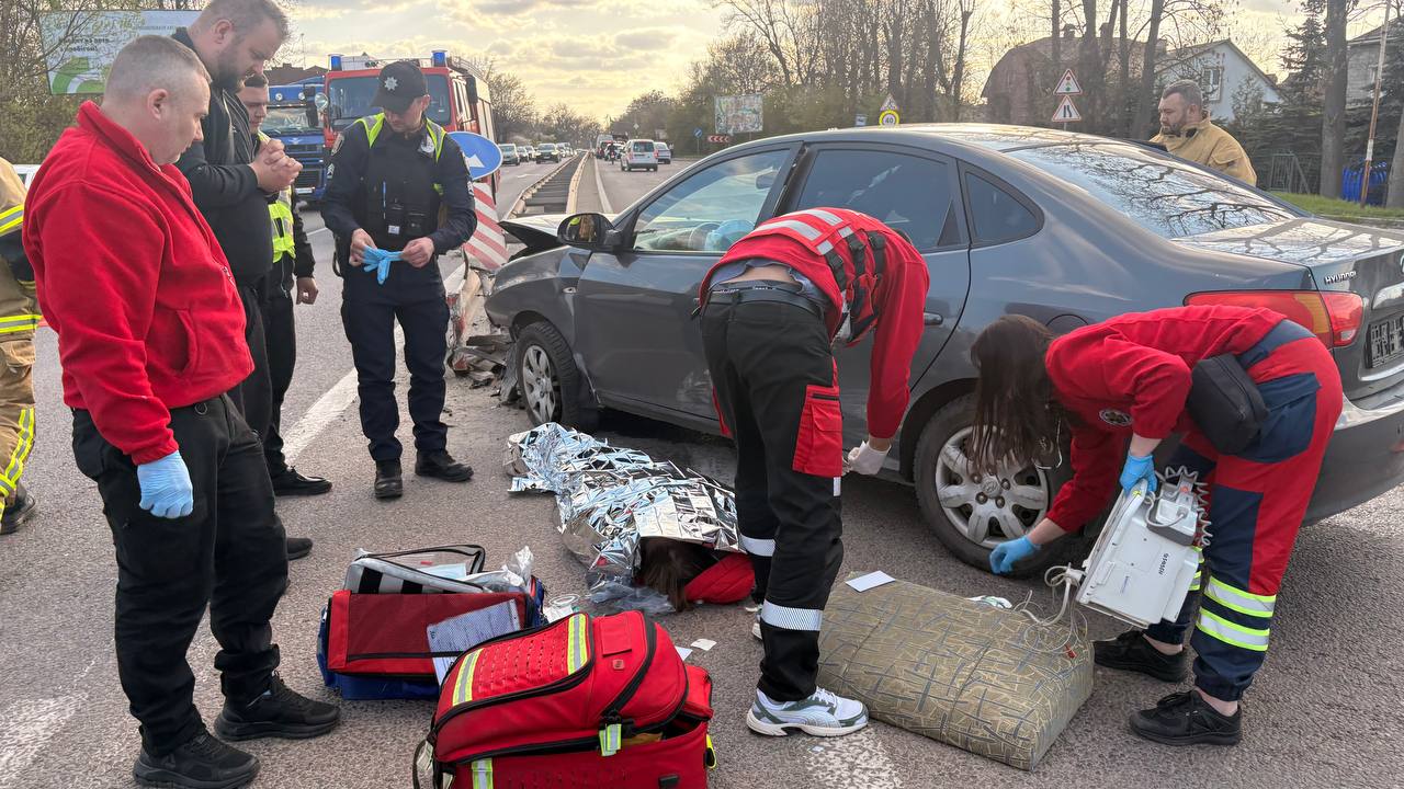 Смертельна аварія біля Львова: священник встиг висповідати загиблу