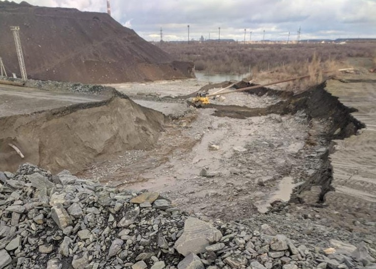 На АрселорМіттал Кривий Ріг стався прорив дамби і витік технічної води