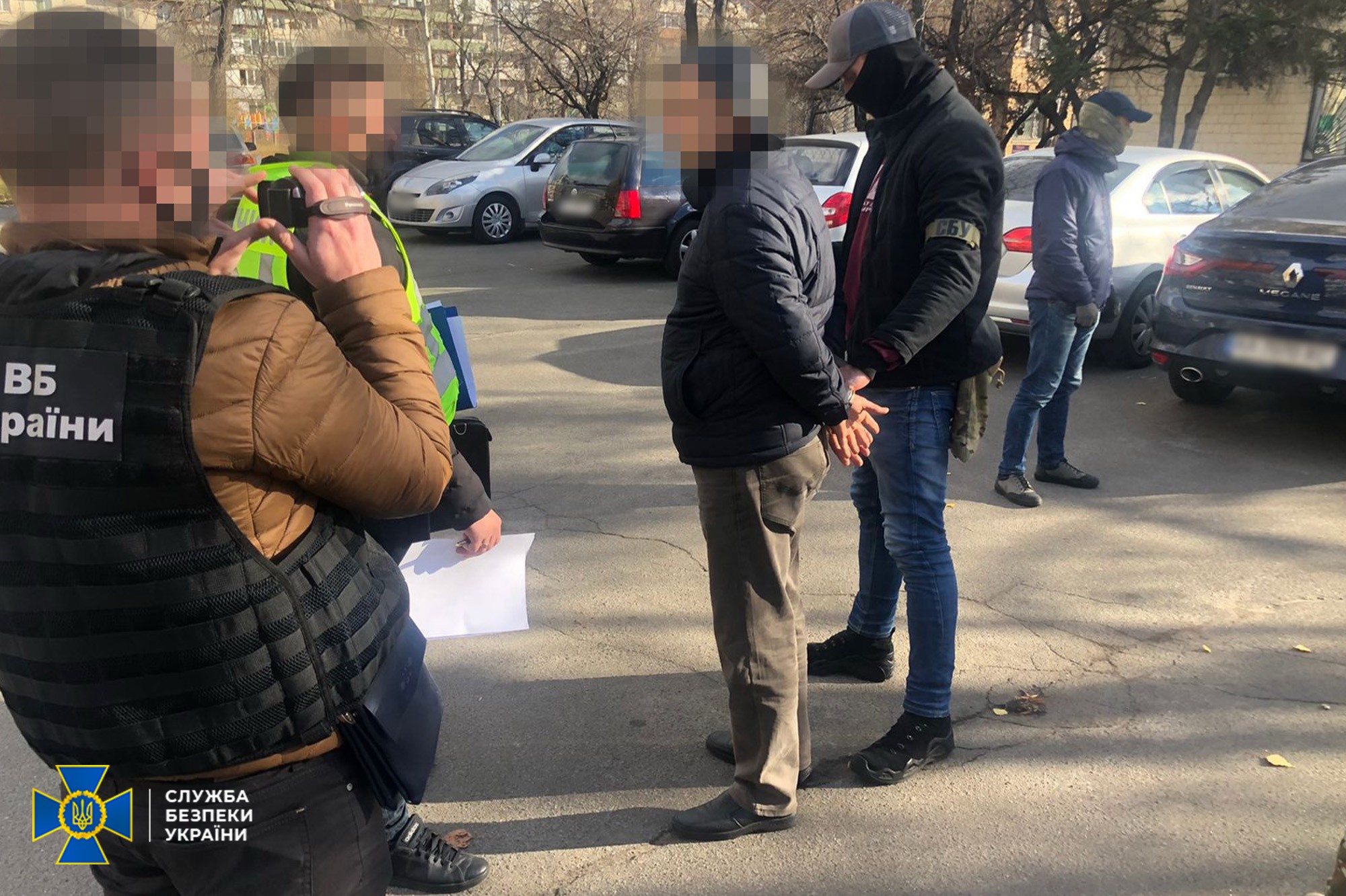 Фейкові «офіцери СБУ» тероризували іноземців, вимагаючи хабарі