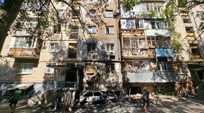 Росія атакувала Херсон: загинула жінка, є поранені (фото)