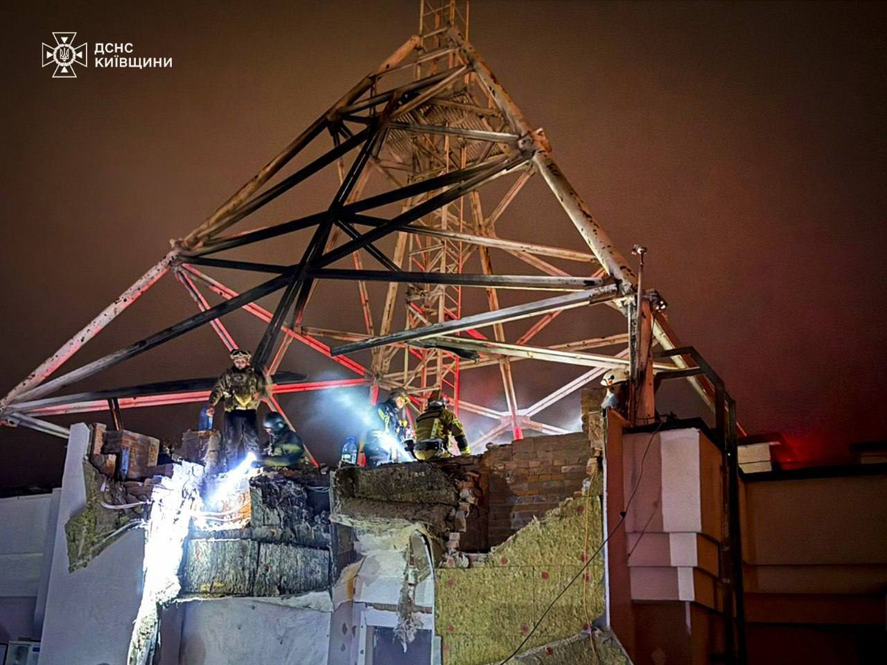 З'явилися фото з місця вибуху "шахеда" на Київщині