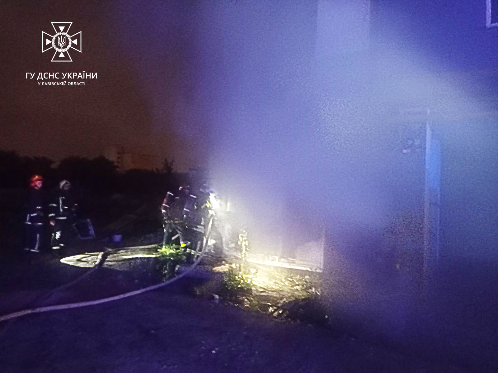 У Львові у металевому вагончику заледве не згорів літній чоловік