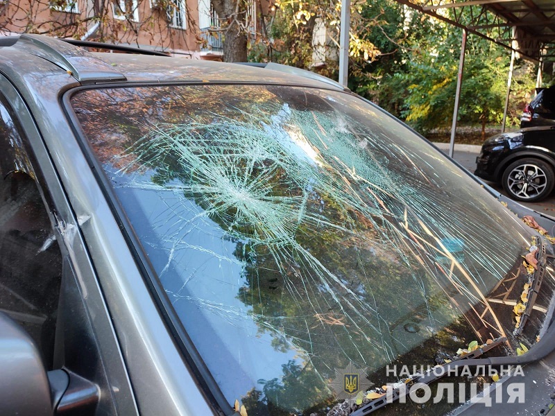 Спецназ втихомирив агресивного нападника на відділення поліції