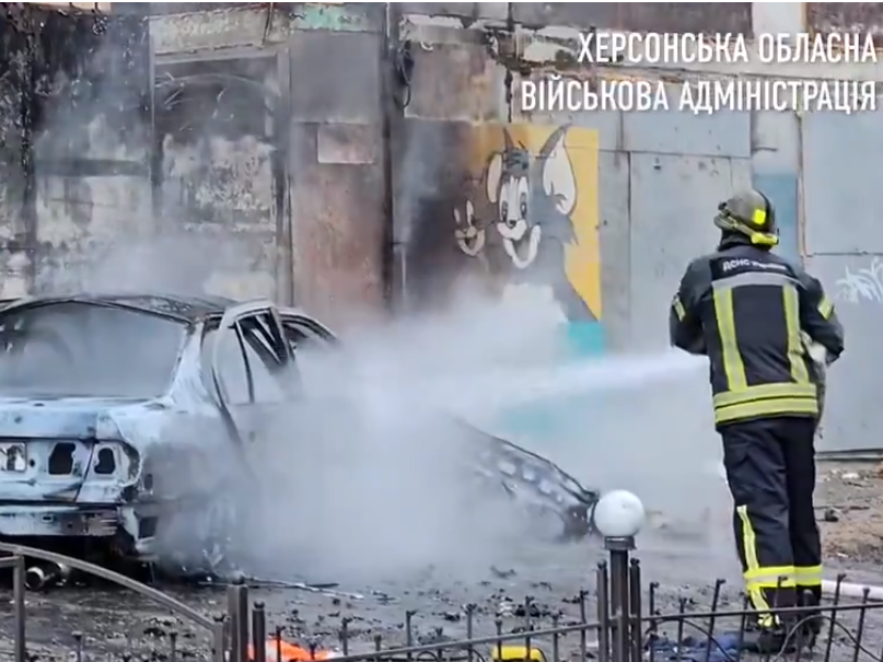 Росіяни обстріляли авто з людьми в центрі Херсона: четверо загиблих та поранений. Оновлено