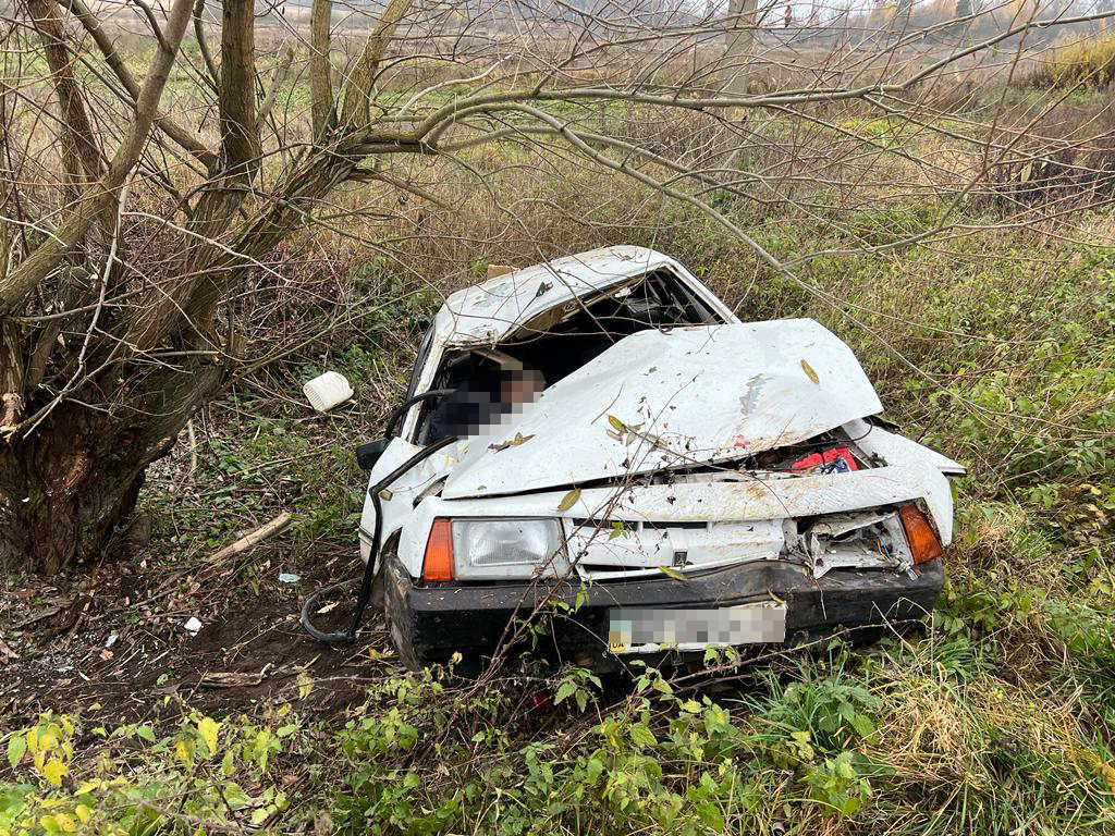 На Львівщині водій «дев’ятки» з’їхав у кювет і загинув