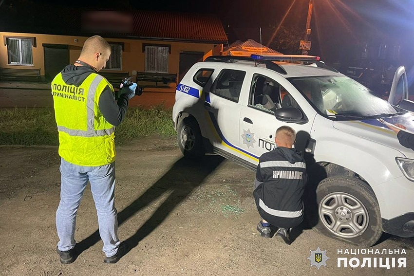На Хмельниччині пʼяний чоловік випустив 60 патронів з автомата по поліцейських