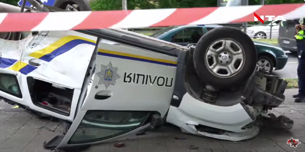 У Львові перекинулося поліцейське авто. Деталі жахливої ДТП. Відео