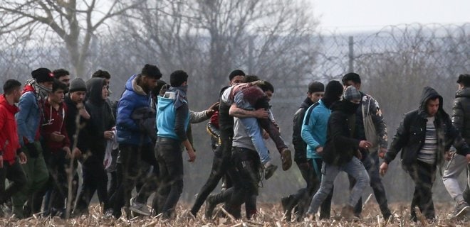 Великі групи мігрантів прорвалися до Польщі з Білорусі