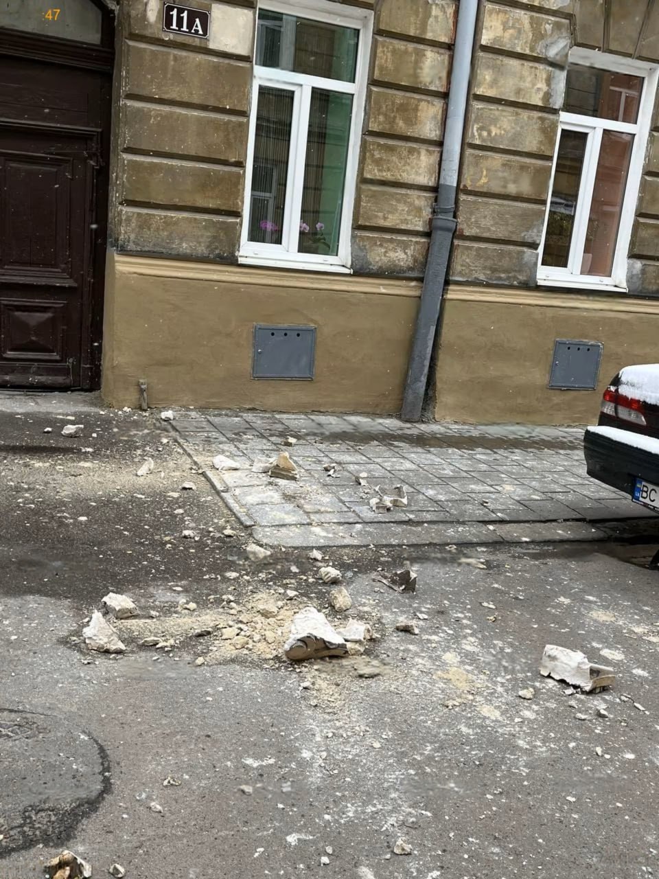 У Львові знову обвалився фасад будинку