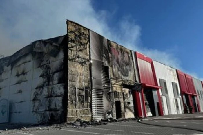 У Львові російська ракета знищила нове відділення «Укрпошти» (ВІДЕО)