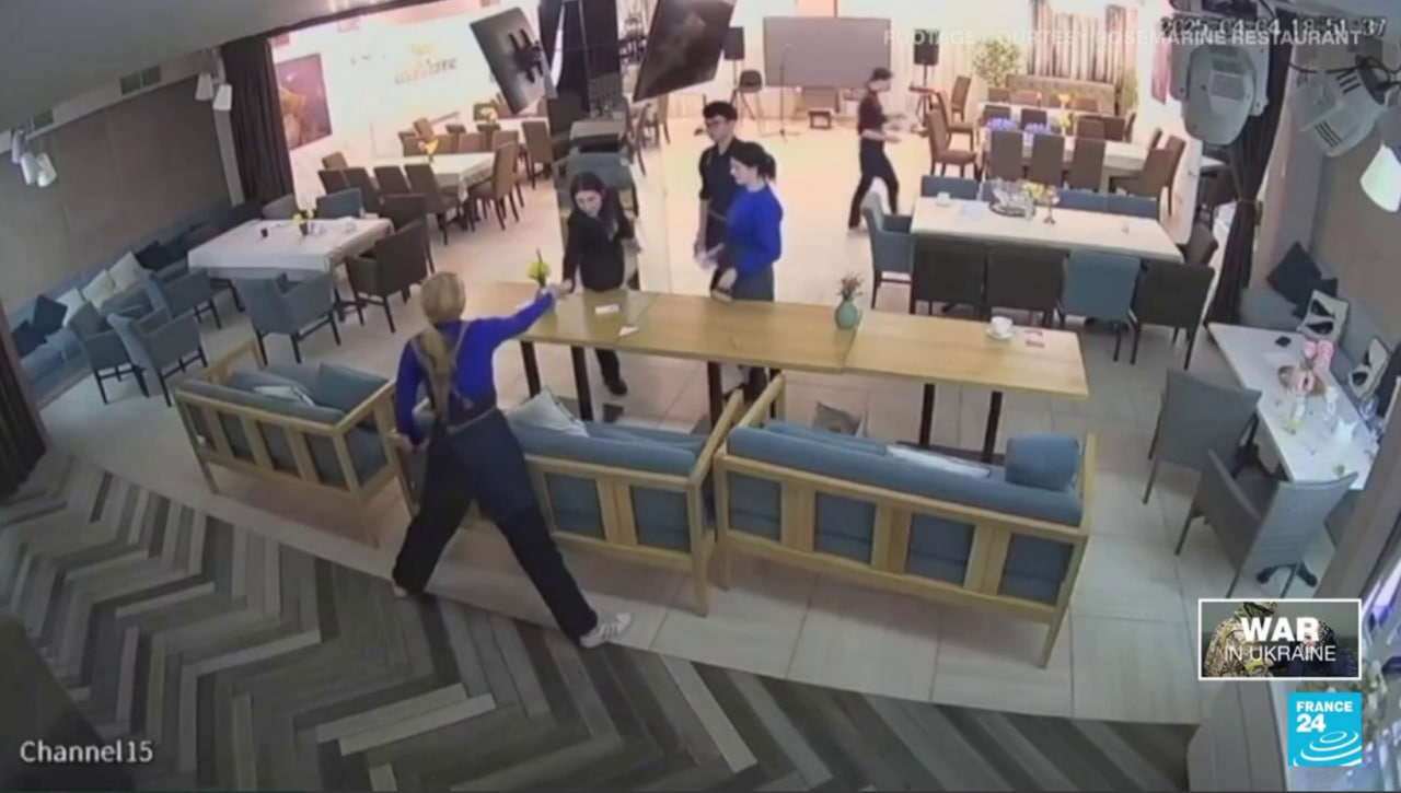 З'явилося відео удару по ресторану в Кривому Розі, яке спростовує російську версію: військових там не було