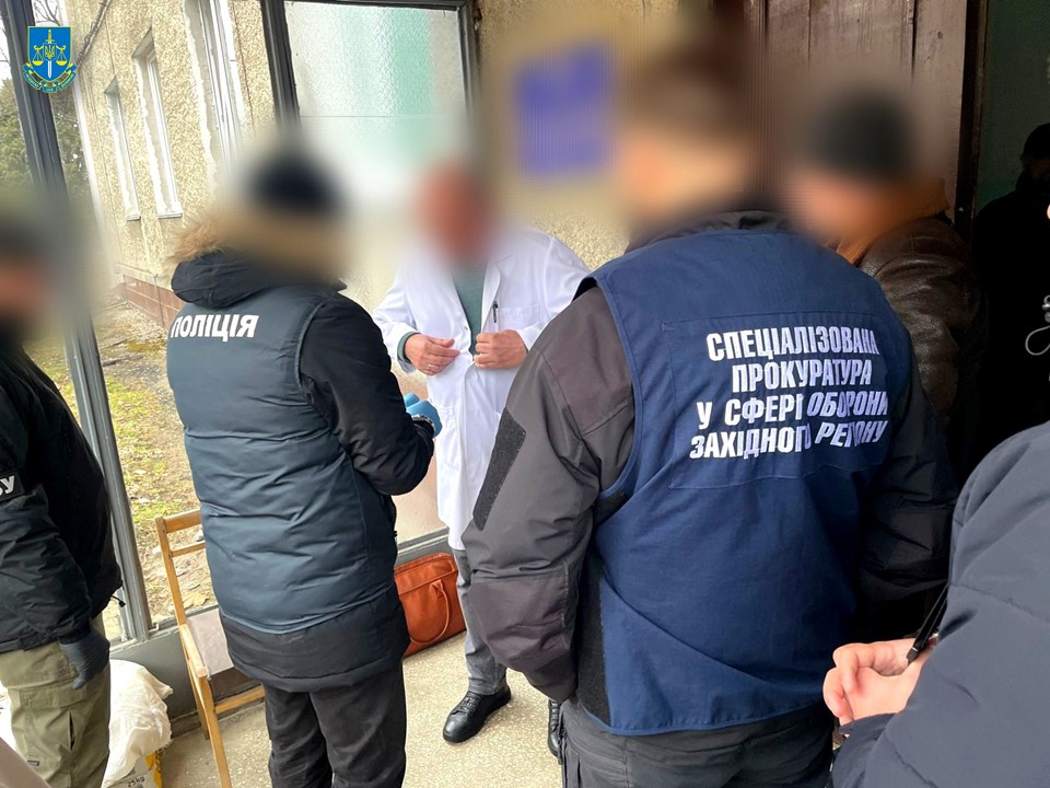 На Хмельниччині лікар вимагав у хворого військового хабар за визнання непридатності