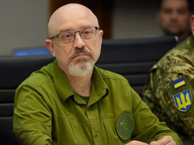 Посадовець із Генштабу застосував зброю у спальному районі Києва: його відсторонили – Резніков