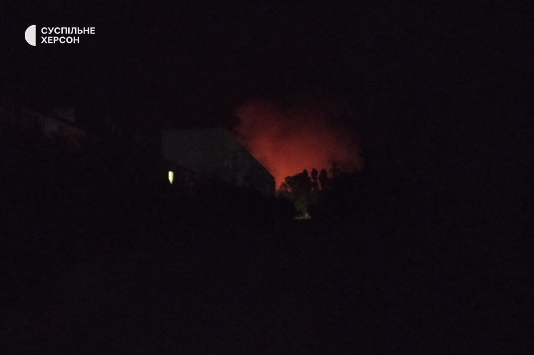 В окупованому Скадовську вибухи. ЗСУ розпочали «нічний тур» складами окупантів