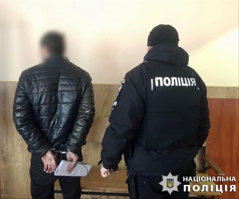 На Київщині 24-річний рецидивіст систематично бив дитину: його затримали