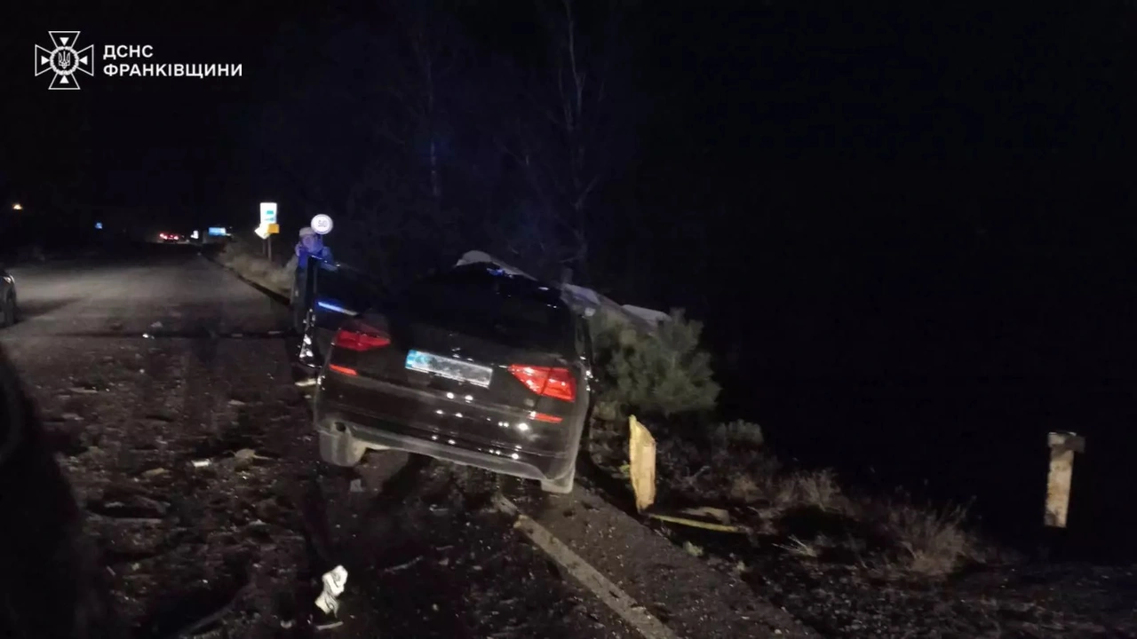 В Івано-Франківській області авто врізалося у комбайн: деталі ДТП