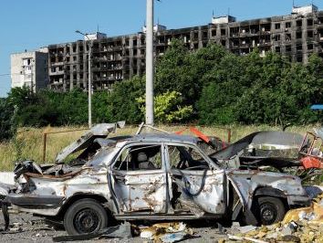 У Маріуполі окупанти та колаборанти крадуть вцілілий автотранспорт – розвідка