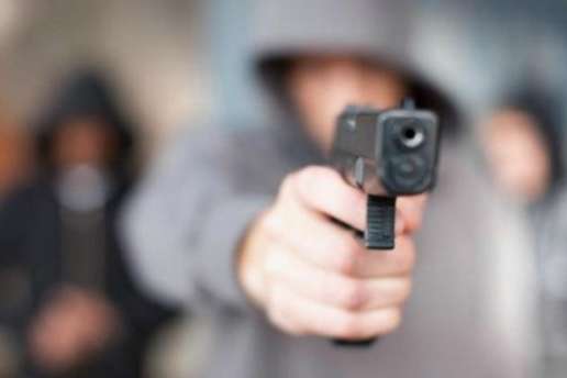 На Кіровоградщині чоловік стріляв по поліцейських: є поранені