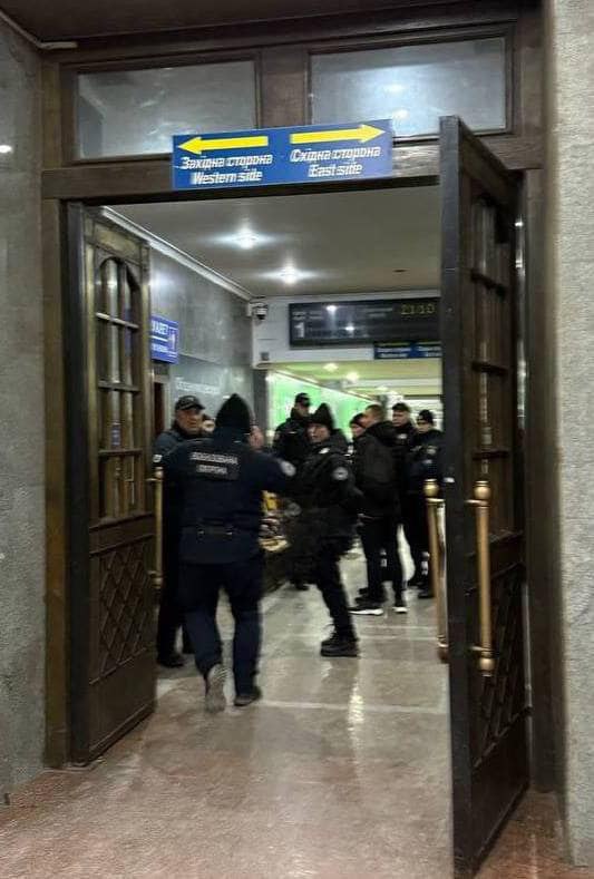 Стрілянина на вокзалі Львова: поліція затримала підозрюваного