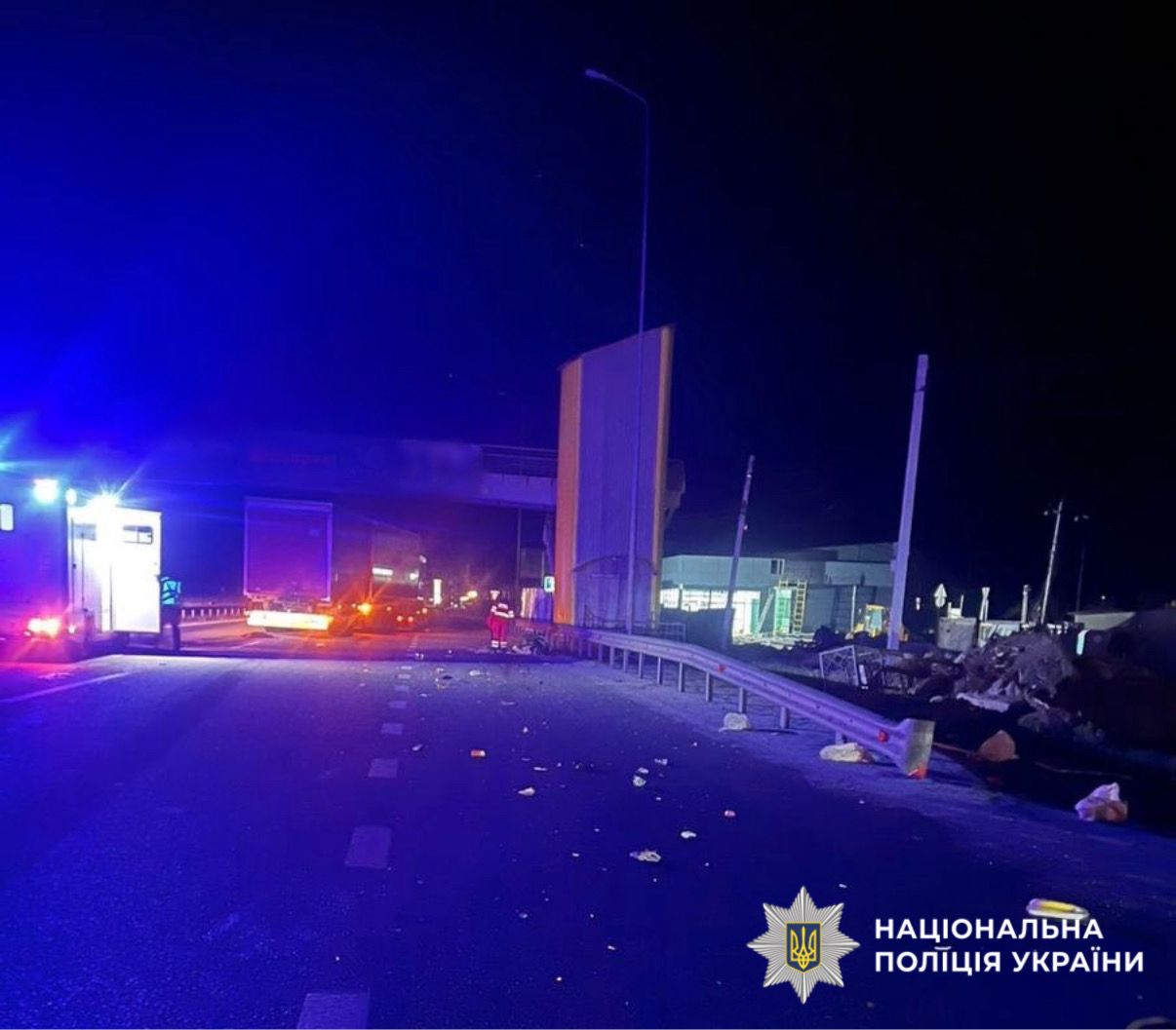 Під Києвом вантажівка на смерть збила чоловіка на кріслі колісному